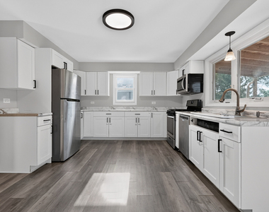7945 W 91st Street - Photo Thumbnail 4