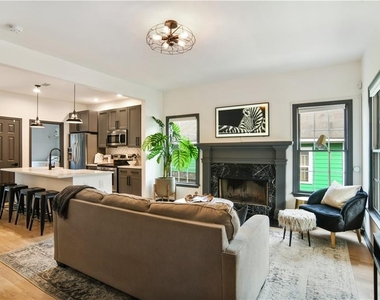 931 Fern Avenue Se - Photo Thumbnail 2