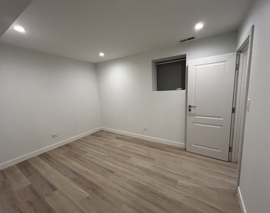2322 W Montana Street - Photo Thumbnail 4