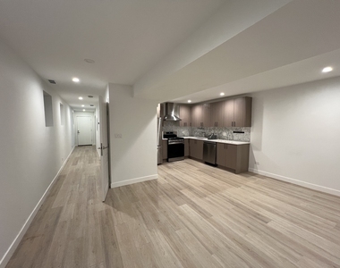 2322 W Montana Street - Photo Thumbnail 11
