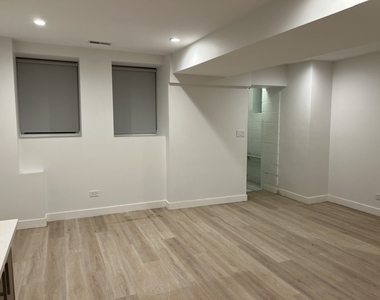 2322 W Montana Street - Photo Thumbnail 6