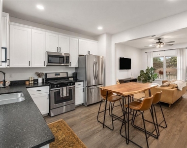 1014 Fern Avenue Se - Photo Thumbnail 7