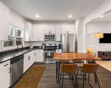 1014 Fern Avenue Se - Photo Thumbnail 5
