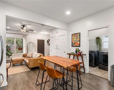 1014 Fern Avenue Se - Photo Thumbnail 8