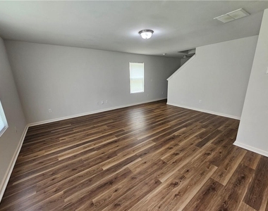 316 Freeman Circle - Photo Thumbnail 2