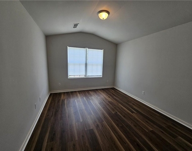 316 Freeman Circle - Photo Thumbnail 5