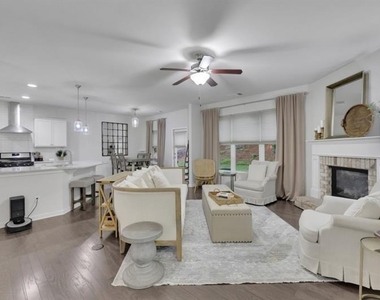 6185 Vista Crossing Way - Photo Thumbnail 1