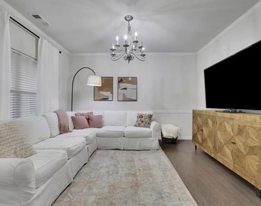 6185 Vista Crossing Way - Photo Thumbnail 7