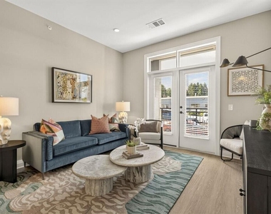 715 E College Avenue - Photo Thumbnail 4