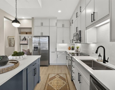 715 E College Avenue - Photo Thumbnail 1