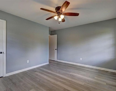 970 Oglethorpe Avenue - Photo Thumbnail 29