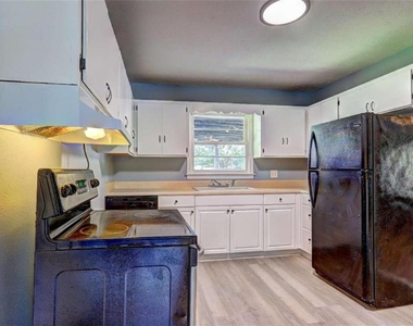 970 Oglethorpe Avenue - Photo Thumbnail 12