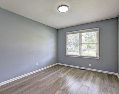 970 Oglethorpe Avenue - Photo Thumbnail 10