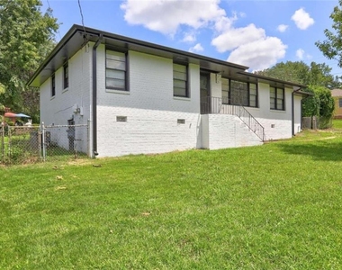 970 Oglethorpe Avenue - Photo Thumbnail 3