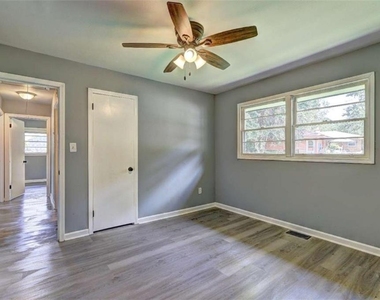 970 Oglethorpe Avenue - Photo Thumbnail 18