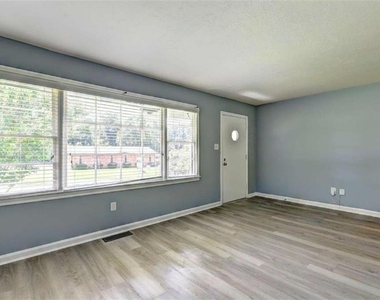 970 Oglethorpe Avenue - Photo Thumbnail 9
