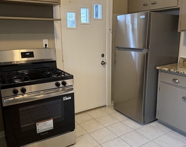 10240 S Eberhart Avenue - Photo Thumbnail 10