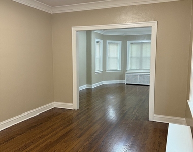 10240 S Eberhart Avenue - Photo Thumbnail 4