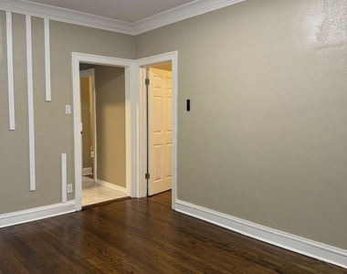 10240 S Eberhart Avenue - Photo Thumbnail 7