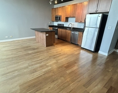 4131 W Belmont Avenue - Photo Thumbnail 3