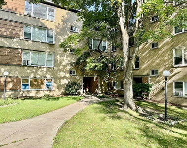 6146 N Damen Avenue - Photo Thumbnail 2