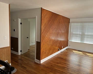 1805 Jamestown Circle - Photo Thumbnail 5