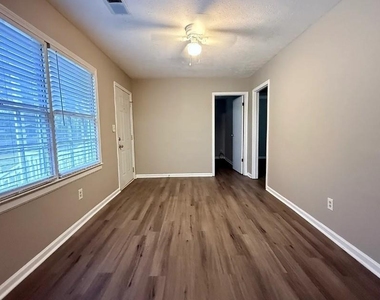 205 Harper Street - Photo Thumbnail 5