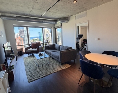 900 S Clark Street - Photo Thumbnail 1