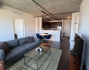 900 S Clark Street - Photo Thumbnail 2