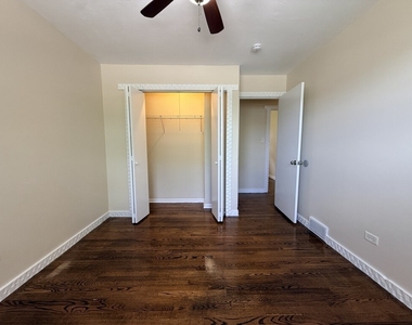 8517 W 87th Place - Photo Thumbnail 10