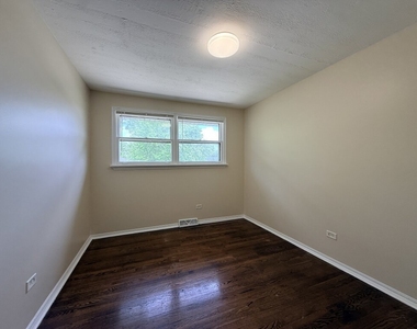 8517 W 87th Place - Photo Thumbnail 14