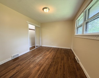 8517 W 87th Place - Photo Thumbnail 9