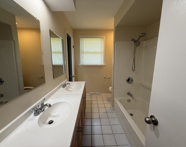 8517 W 87th Place - Photo Thumbnail 24