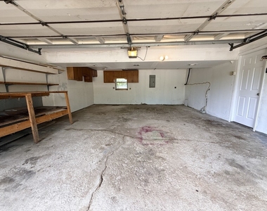 8517 W 87th Place - Photo Thumbnail 4