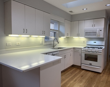 449 W 37th Street - Photo Thumbnail 8