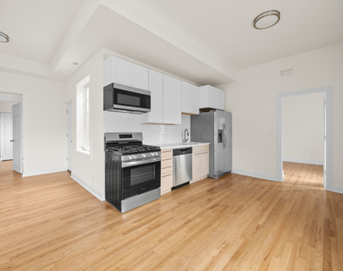 3107 N Harding Avenue - Photo Thumbnail 4