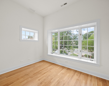 3107 N Harding Avenue - Photo Thumbnail 10