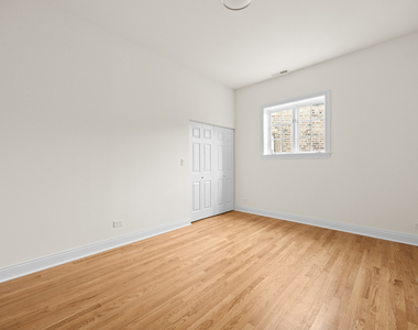3107 N Harding Avenue - Photo Thumbnail 7