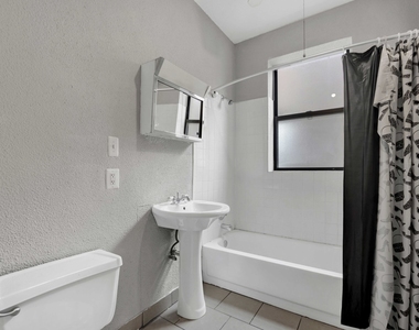 6225 S Dorchester Avenue - Photo Thumbnail 9