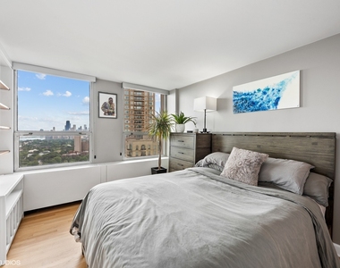2626 N Lakeview Avenue - Photo Thumbnail 7