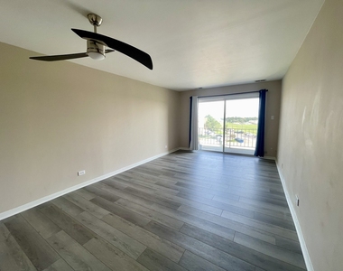 725 W Huntington Commons Road - Photo Thumbnail 8