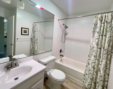 725 W Huntington Commons Road - Photo Thumbnail 9