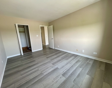 725 W Huntington Commons Road - Photo Thumbnail 10