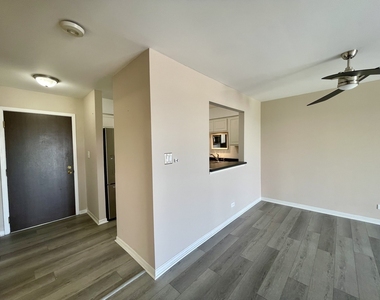 725 W Huntington Commons Road - Photo Thumbnail 1