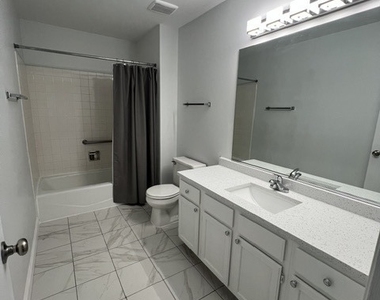 801 N Tamarac Boulevard - Photo Thumbnail 17