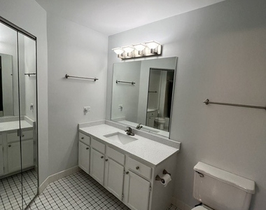 801 N Tamarac Boulevard - Photo Thumbnail 15
