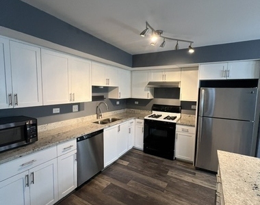 801 N Tamarac Boulevard - Photo Thumbnail 5