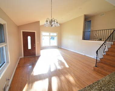907 S Elmhurst Road - Photo Thumbnail 4
