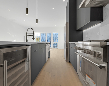 505 W Elm Avenue - Photo Thumbnail 4