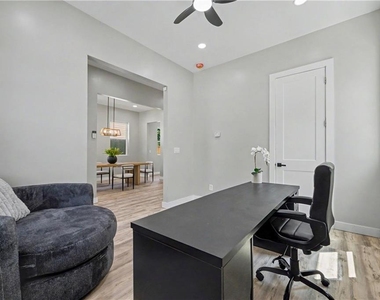 726 Windsor Street Sw - Photo Thumbnail 5